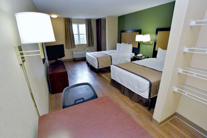 Room 9 of 16