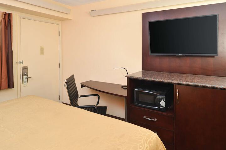 Room 15 of 33
