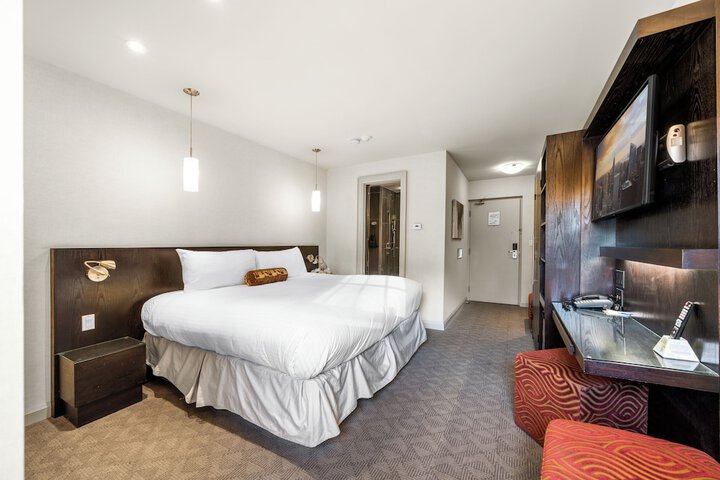 The Shaw Club Hotel