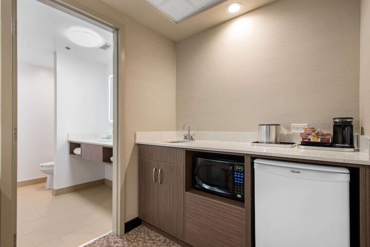 Clarion Hotel & Suites