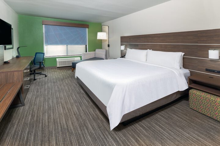Room 17 of 40