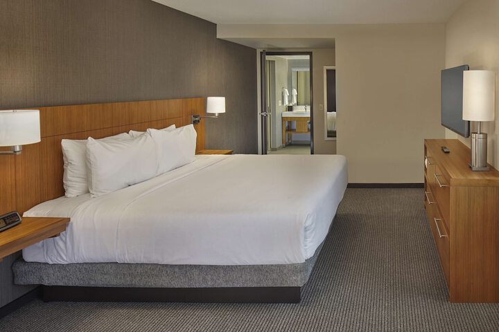 Room 6 of 30