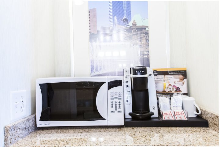 Best Western Premier Toronto Airport Carlingview Hotel
