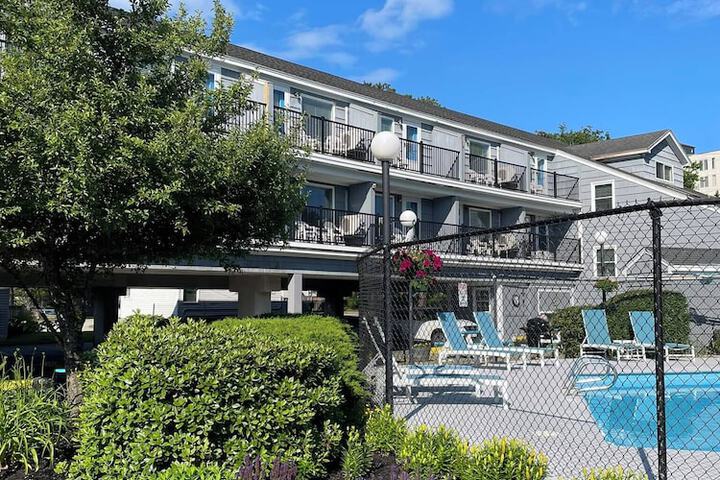 Grand Beach Inn