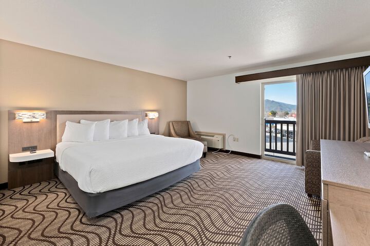 Sandpoint Hotel & Suites Downtown