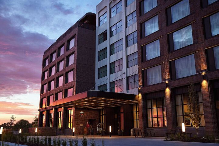 The Scarlet Lincoln, a Tribute Portfolio Hotel