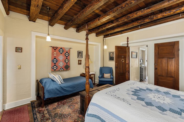 Room 7 of 61