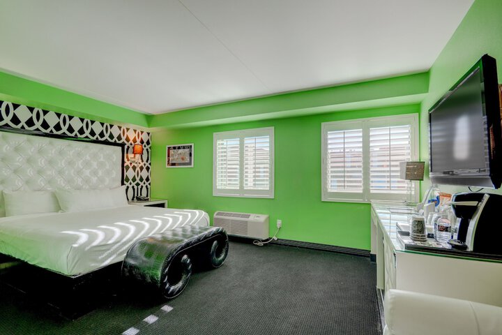 Room 26 of 60