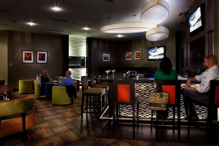 Lounge 42 of 46
