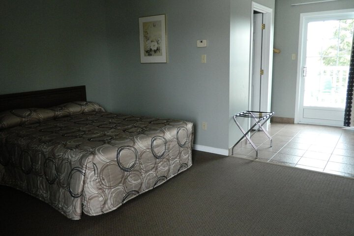 Room 32 of 40