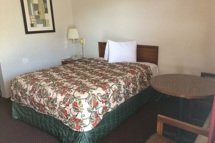 Room 13 of 33