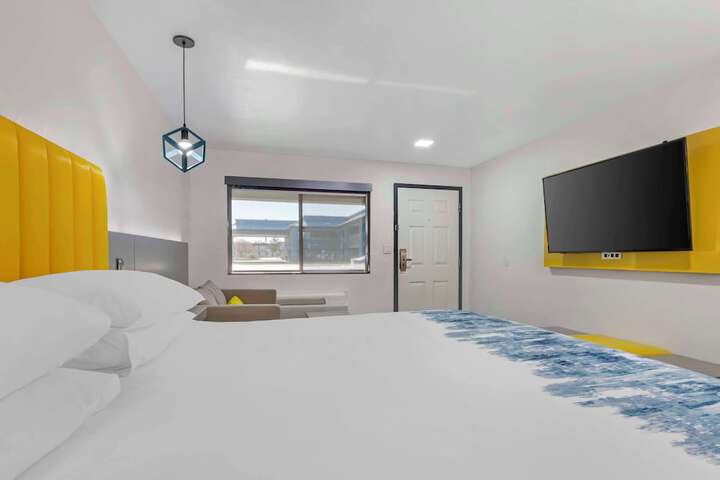 Room 10 of 27