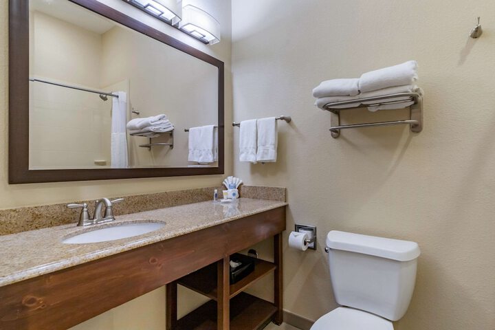 Comfort Inn & Suites Lakeside