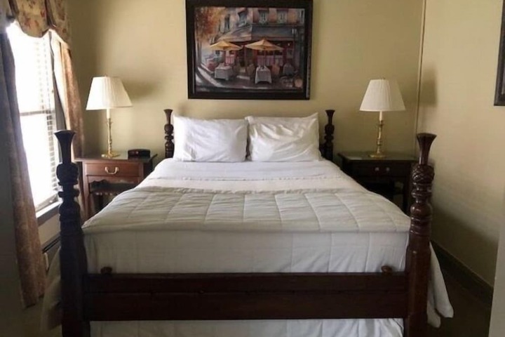 Room 11 of 43