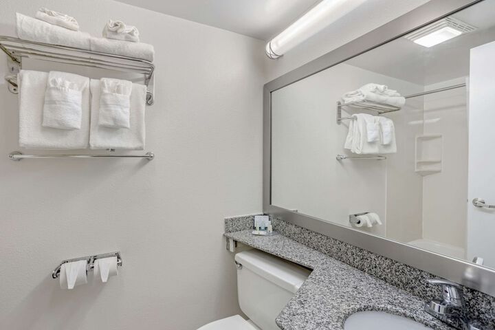 Room 11 of 32