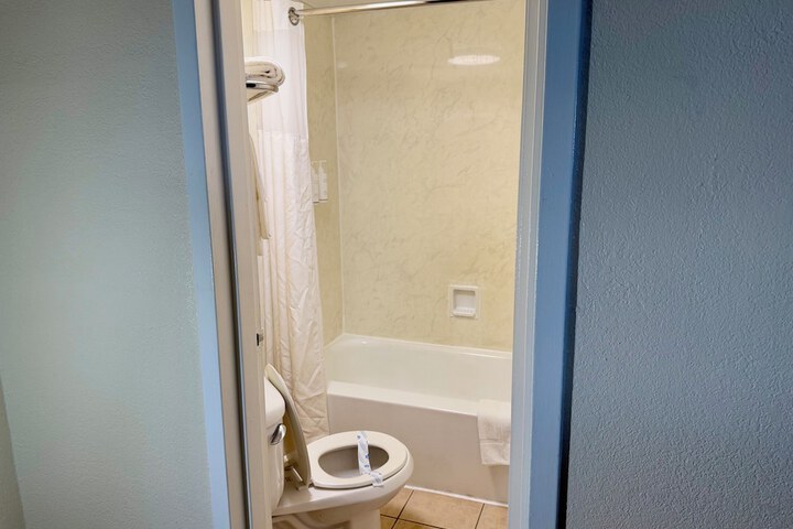 Room 12 of 22