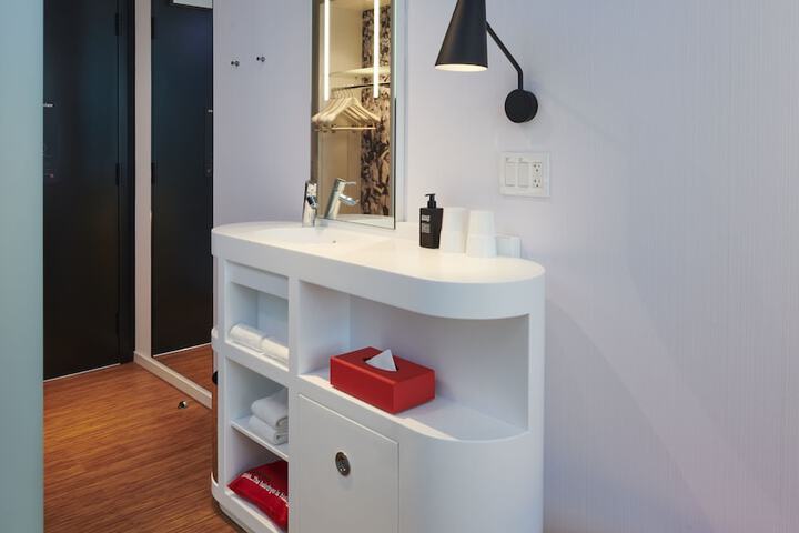 Room 29 of 52