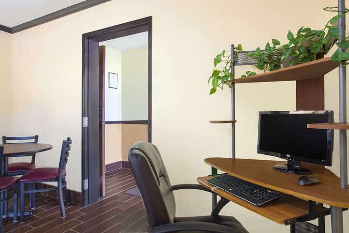 Business Center 14 of 14