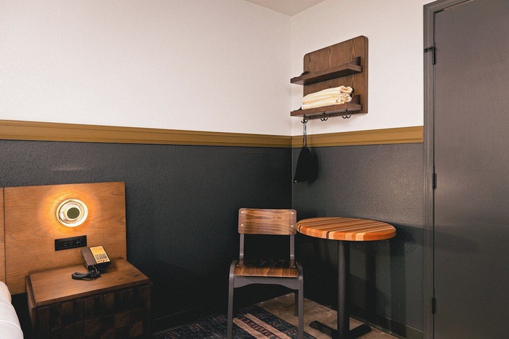 Room 68 of 71