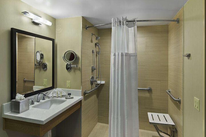 DoubleTree by Hilton San Pedro - Port of Los Angeles
