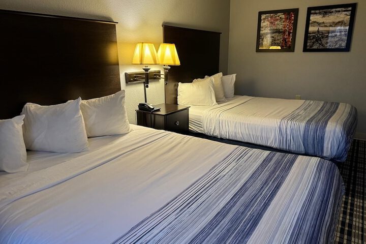 Room 32 of 43