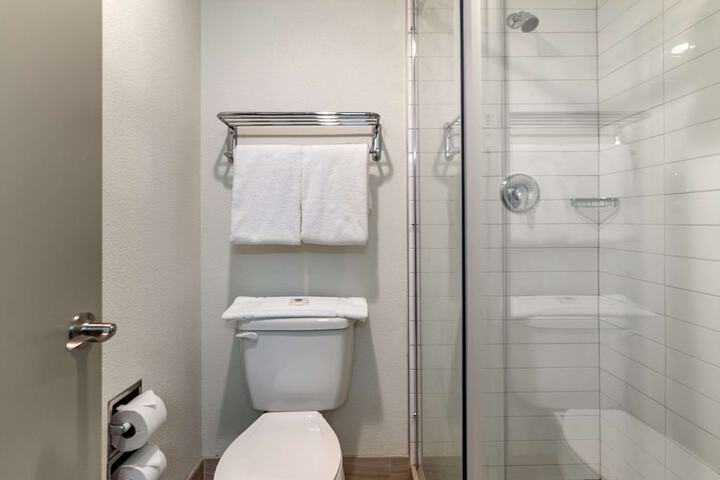 Room 25 of 42
