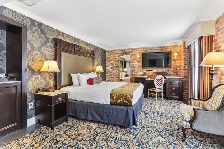 Room 32 of 36