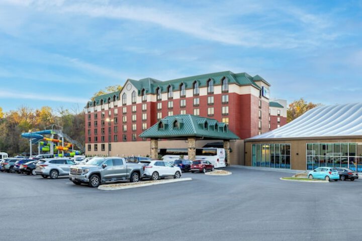 Country Cascades Waterpark Resort