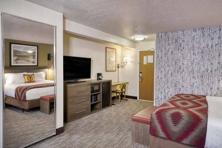 Yellowstone Park Hotel