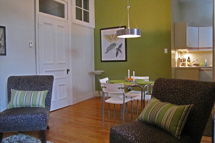 Room 33 of 60