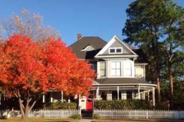 Munzesheimer Manor Bed & Breakfast
