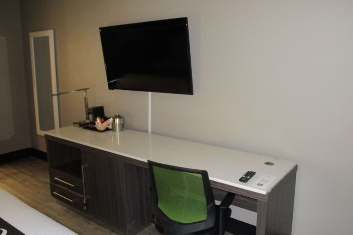 Room 12 of 25