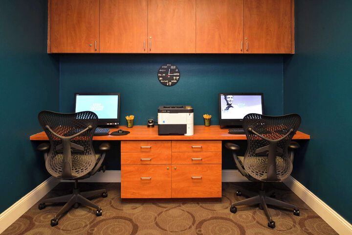 Business Center 85 of 93