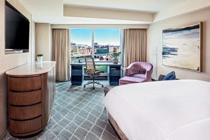 Room 32 of 159