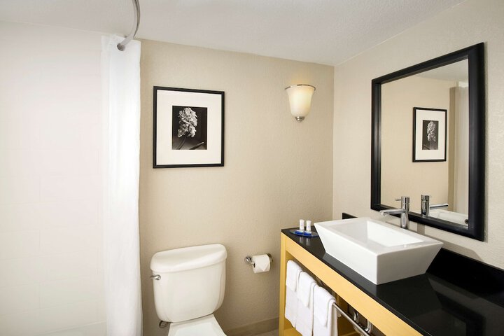 Room 8 of 18
