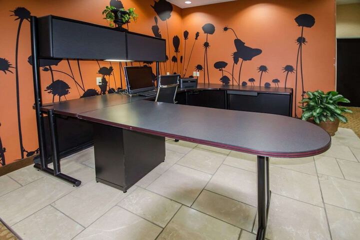 Business Center 36 of 37
