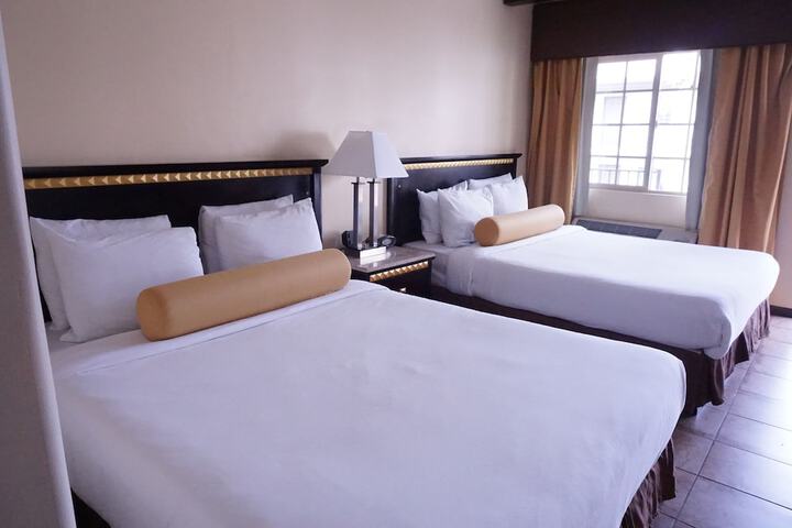 Room 32 of 66