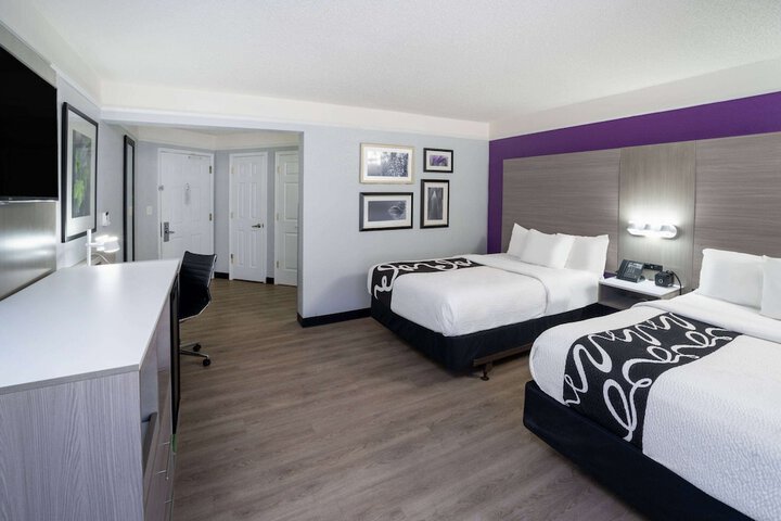 Room 25 of 40