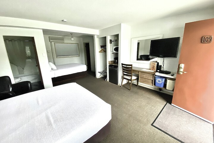 Room 13 of 26