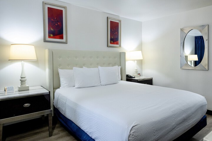 Room 10 of 26