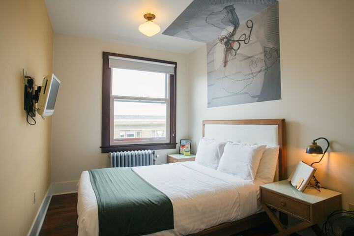 Room 25 of 32