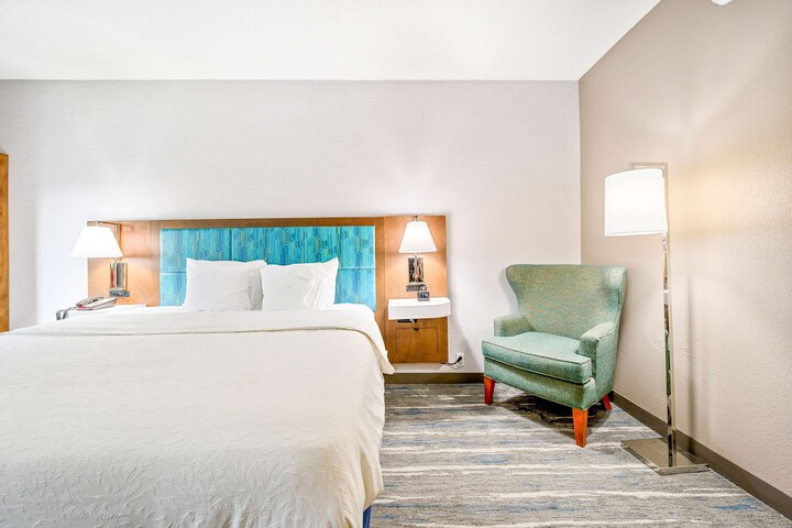 Room 9 of 28