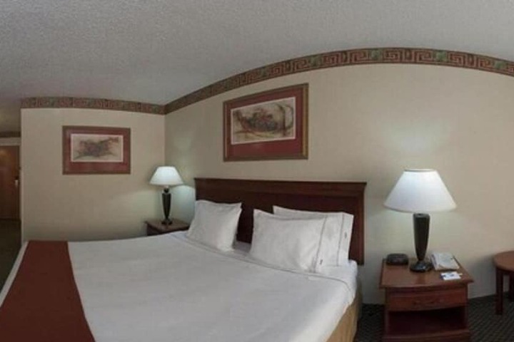 Room 16 of 27