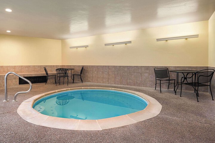 Days Inn by Wyndham Carbondale