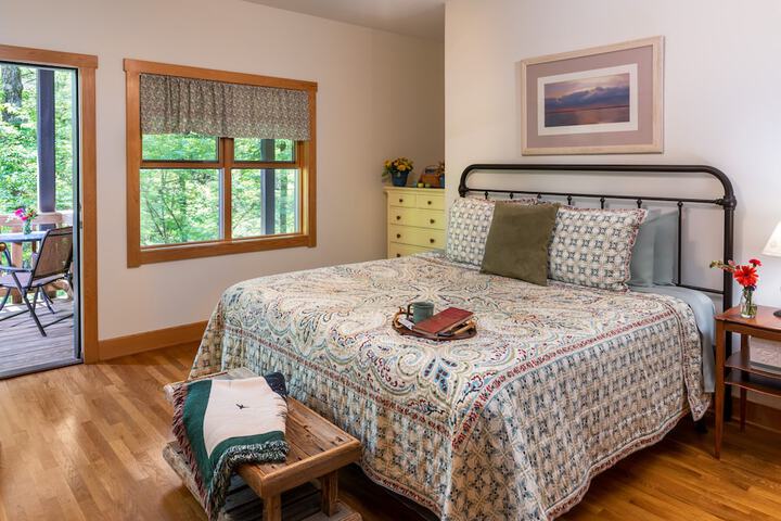 Bent Creek Lodge Bed & Breakfast