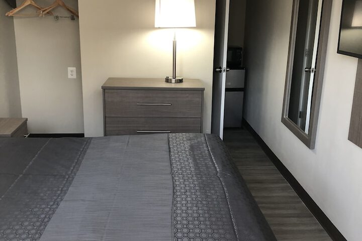 Room 18 of 28