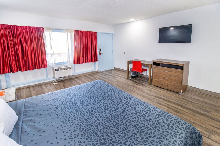 Room 9 of 25