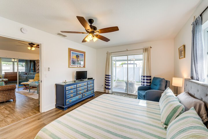 Breezy Englewood Condo w / Community Pool!