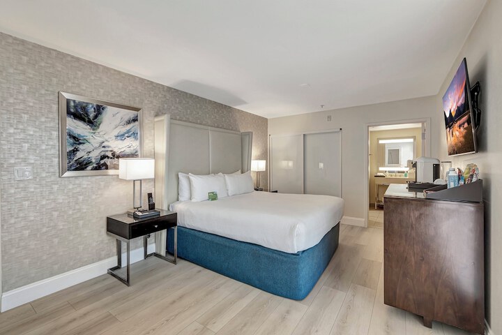 Room 32 of 62