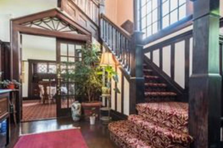 Oak Bay Guest House Bed & Breakfast
